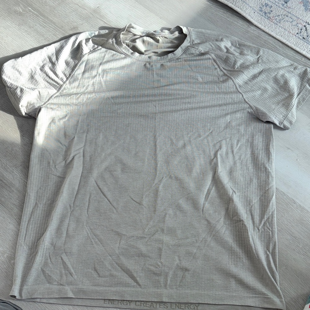 Lululemon Men's Performance Short-Sleeve Crew Neck Shirt - Light Gray size large